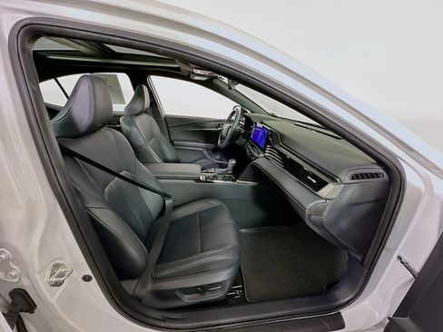 Used 2025 Toyota Camry XSE FWD image 33