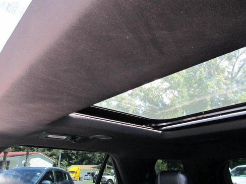 Used 2017 Ford Explorer Limited image 75