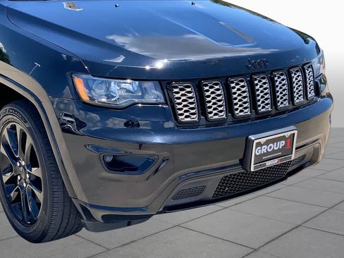 Used 2022 Jeep Grand Cherokee Laredo X RWD image 29