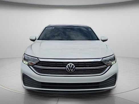 Used 2023 Volkswagen Jetta SE w/ Panoramic Sunroof Package FWD image 4
