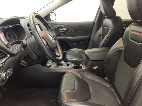 Used 2019 Jeep Cherokee Trailhawk image 17