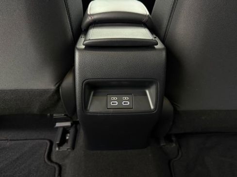 Used 2023 Toyota Corolla SE FWD image 33