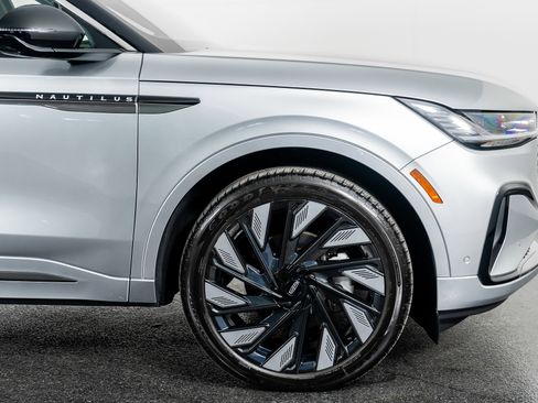 Used 2024 Lincoln Nautilus Black Label w/ Jet Appearance Package (87T) image 6