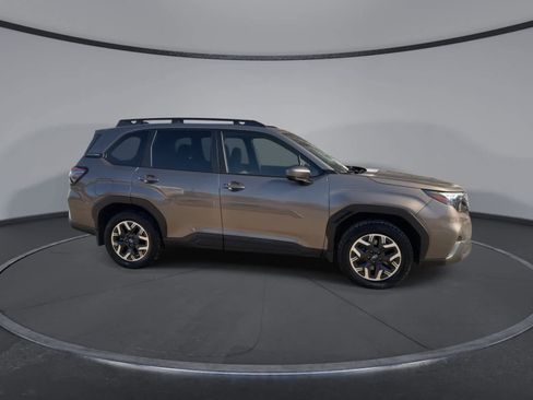 Certified 2025 Subaru Forester Premium image 9