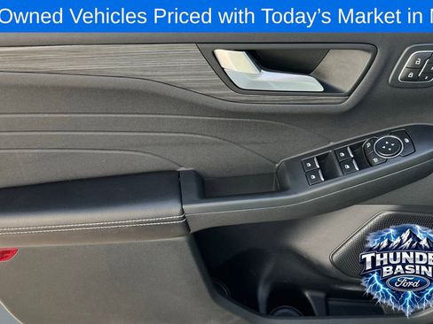 Used 2023 Ford Escape Platinum AWD/4WD image 9