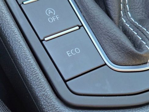 Certified 2025 Volkswagen Jetta Sport FWD image 22