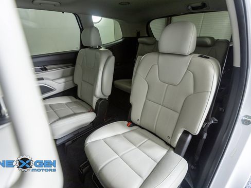 Used 2022 Kia Telluride EX w/ EX Premium Package image 34