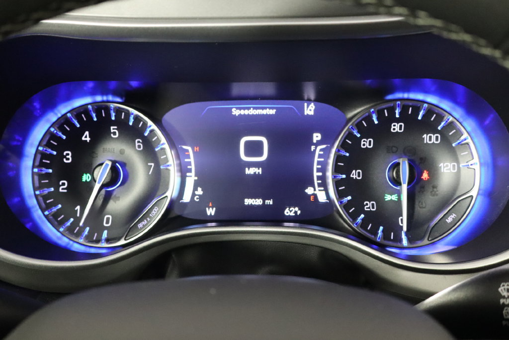 Used 2025 Chrysler Pacifica Select FWD image 11
