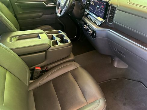 Used 2025 GMC Sierra 1500 SLT AWD/4WD image 19