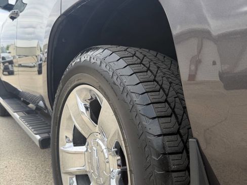 Used 2017 Chevrolet Tahoe LT w/ LT Signature Package AWD/4WD image 3