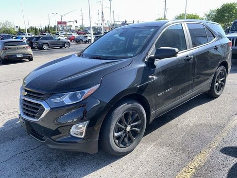 Used 2020 Chevrolet Equinox LS w/ LS Convenience Package FWD image 3