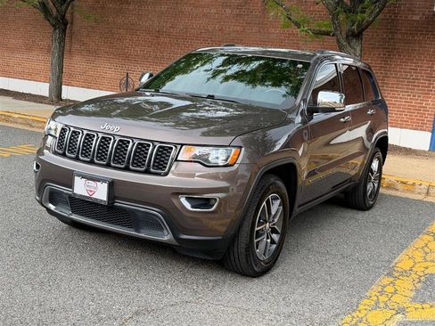 Used 2017 Jeep Grand Cherokee Limited AWD/4WD image 2