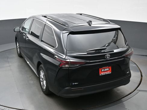 Used 2026 Toyota Sienna XLE FWD image 40