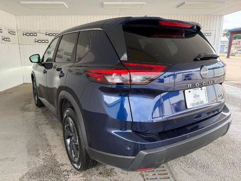Used 2024 Nissan Rogue SV FWD image 2