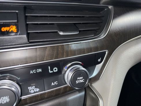 Used 2018 Honda Accord EX image 36