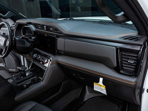 Used 2024 GMC Sierra 1500 AT4 w/ Technology Package image 18