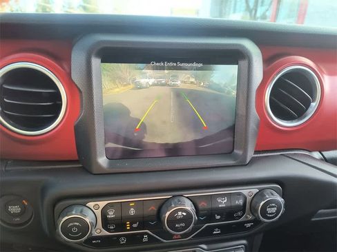 Used 2023 Jeep Wrangler Unlimited Rubicon w/ Cold Weather Group image 17