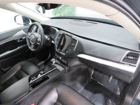 Used 2022 Volvo XC90 T5 Momentum AWD/4WD image 10