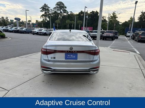 Used 2025 Volkswagen Jetta SEL FWD image 8