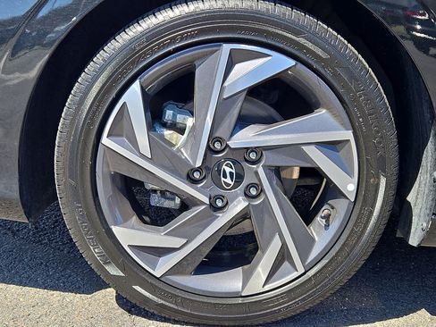 Used 2025 Hyundai Elantra SEL FWD image 9