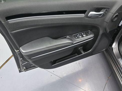 Used 2023 Chrysler 300 S w/ Comfort Group RWD image 10