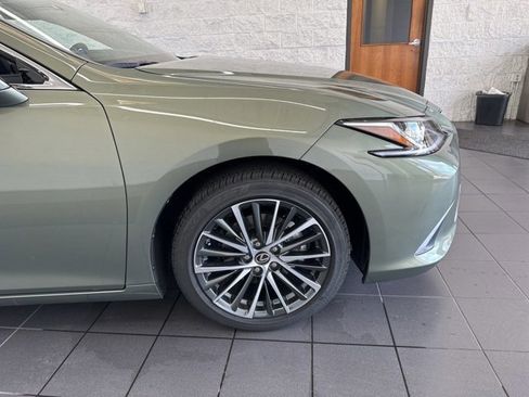 New 2025 Lexus ES 350 w/ Premium Package image 10