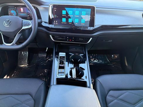 Used 2024 Volkswagen Atlas Cross Sport SE w/ Black Wheel Package image 18