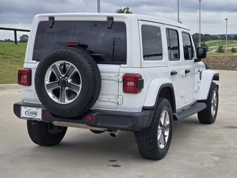Used 2019 Jeep Wrangler Unlimited Sahara AWD/4WD image 8