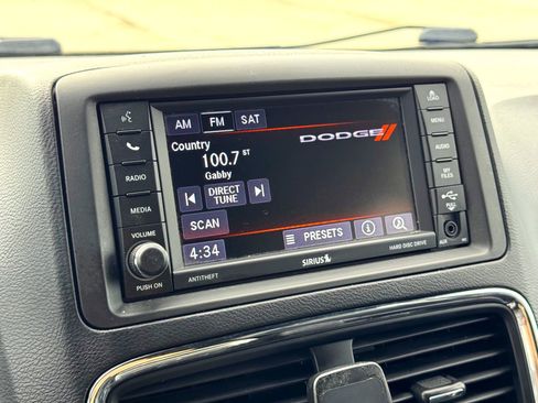 Used 2018 Dodge Grand Caravan SXT image 28