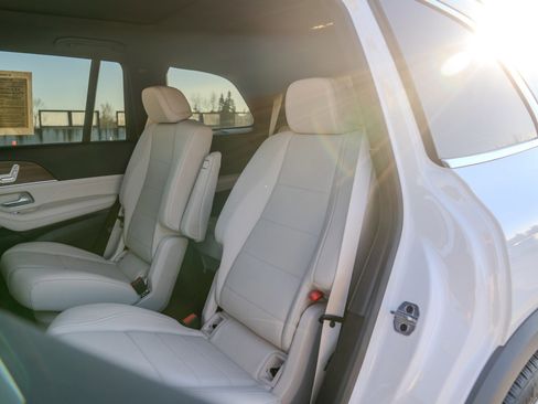 Used 2025 Mercedes-Benz GLS 450 4MATIC image 19