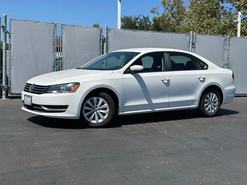 Used 2013 Volkswagen Passat 2.5 S FWD image 1