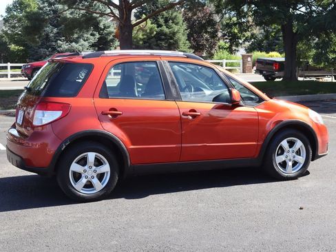 Used 2010 Suzuki SX4 Touring AWD/4WD image 4