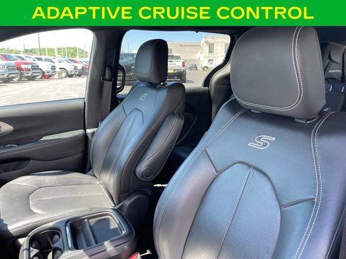 Used 2020 Chrysler Pacifica Touring-L AWD/4WD image 18