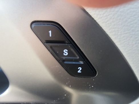 Certified 2023 Chrysler Pacifica Touring-L image 36