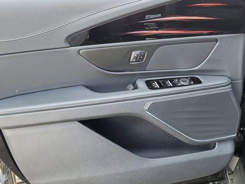 New 2025 Lincoln Nautilus Premier w/ Jet Appearance Package image 10