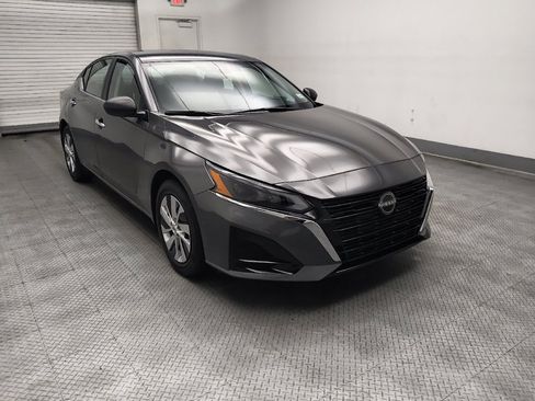 Used 2024 Nissan Altima 2.5 S FWD image 13