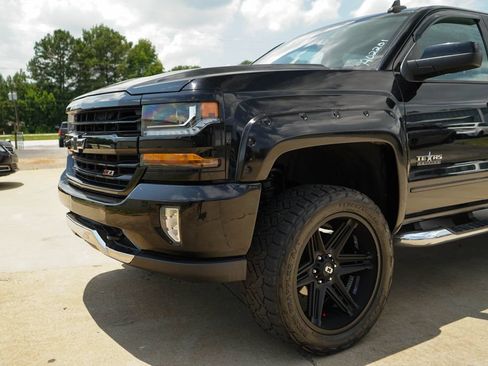 Used 2018 Chevrolet Silverado 1500 LT w/ Texas Edition AWD/4WD image 17