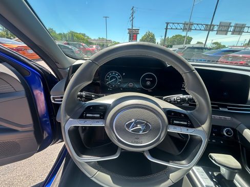 Used 2023 Hyundai Elantra SEL w/ Convenience Package FWD image 9
