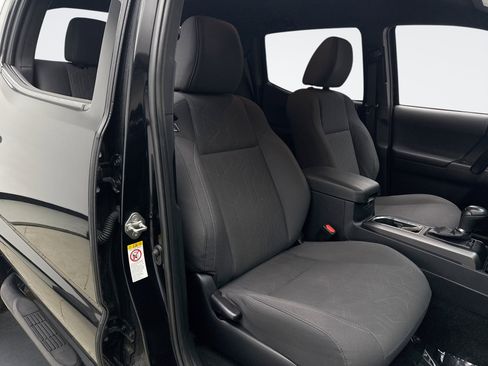 Used 2019 Toyota Tacoma TRD Off-Road image 17