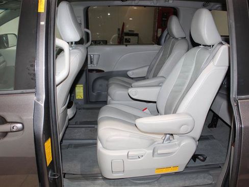 Used 2014 Toyota Sienna XLE AWD/4WD image 26