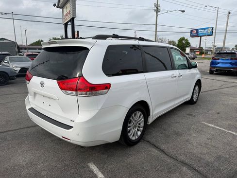 Used 2012 Toyota Sienna XLE w/ Entertainment Pkg FWD image 6