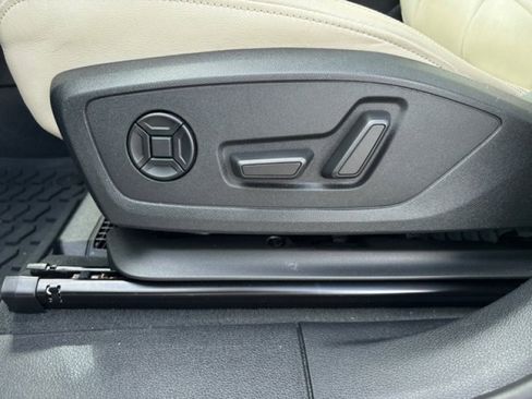 Used 2022 Audi Q3 2.0T Premium Plus w/ Premium Plus Package image 11