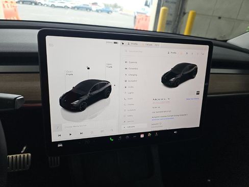 Used 2023 Tesla Model Y Performance image 6
