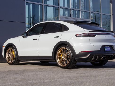 Used 2022 Porsche Cayenne Turbo GT image 8
