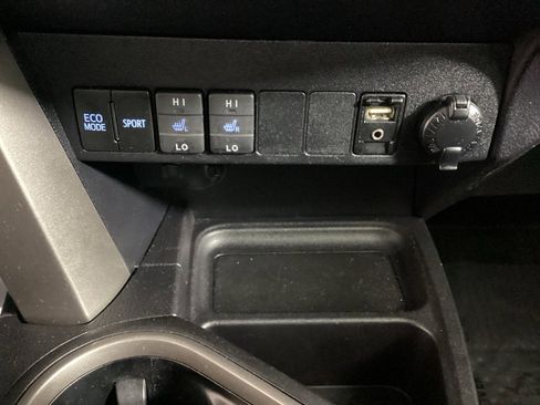 Used 2018 Toyota RAV4 XLE image 27