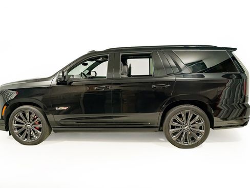 Used 2025 Cadillac Escalade V AWD/4WD image 3