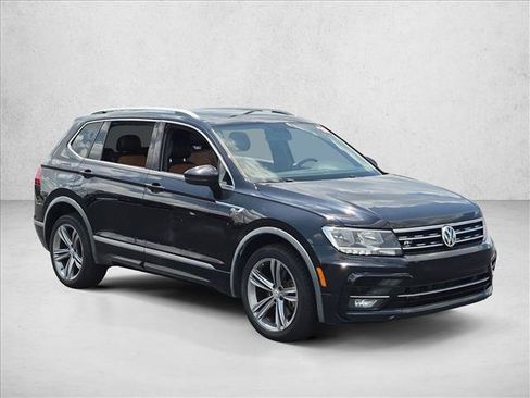 Used 2018 Volkswagen Tiguan SEL w/ R-Line Package FWD image 3