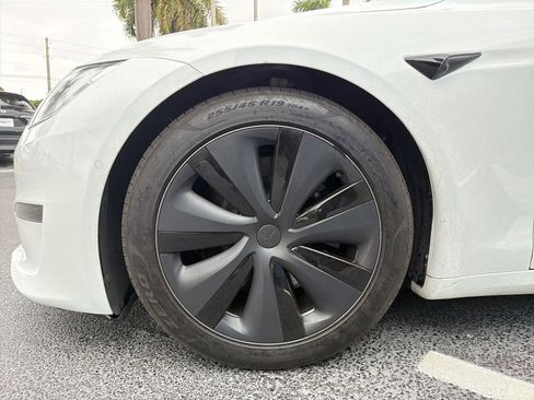 Used 2022 Tesla Model S image 30