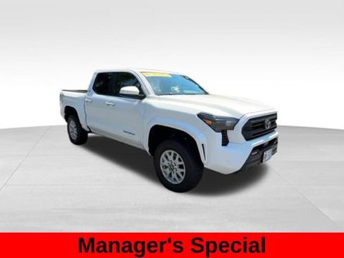 Used 2024 Toyota Tacoma SR5 AWD/4WD image 10