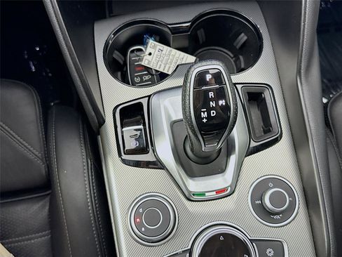 Used 2024 Alfa Romeo Giulia Veloce image 8